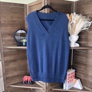 Blue Crew Neck Sweater with Ribbed Detailing